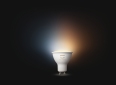 Умная лампа Philips Hue GU10 5W 2200K-6500K Tunable white (929001953309) - фото 3 - Samsung Experience Store — брендовый интернет-магазин