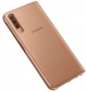 Чехол-книжка Samsung Wallet Cover для Samsung Galaxy A7 2018 (EF-WA750PFEGRU) Gold - фото 4 - Samsung Experience Store — брендовый интернет-магазин